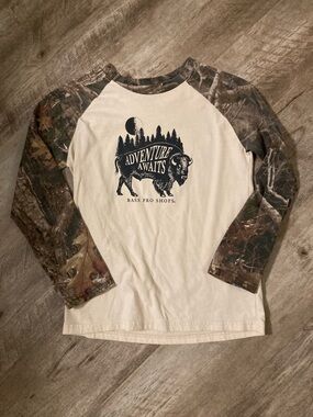 Boys bass pro shops graphic longsleeve size large 8